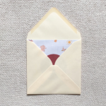 vintage white envelop met mooie sluitsticker