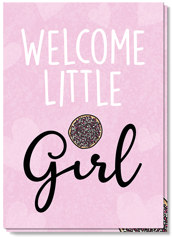 Roze wenskaart met de tekst: Welcome little girl. En dan is het puntje van de i van het woord girl een beschuitje met roze witte muisjes